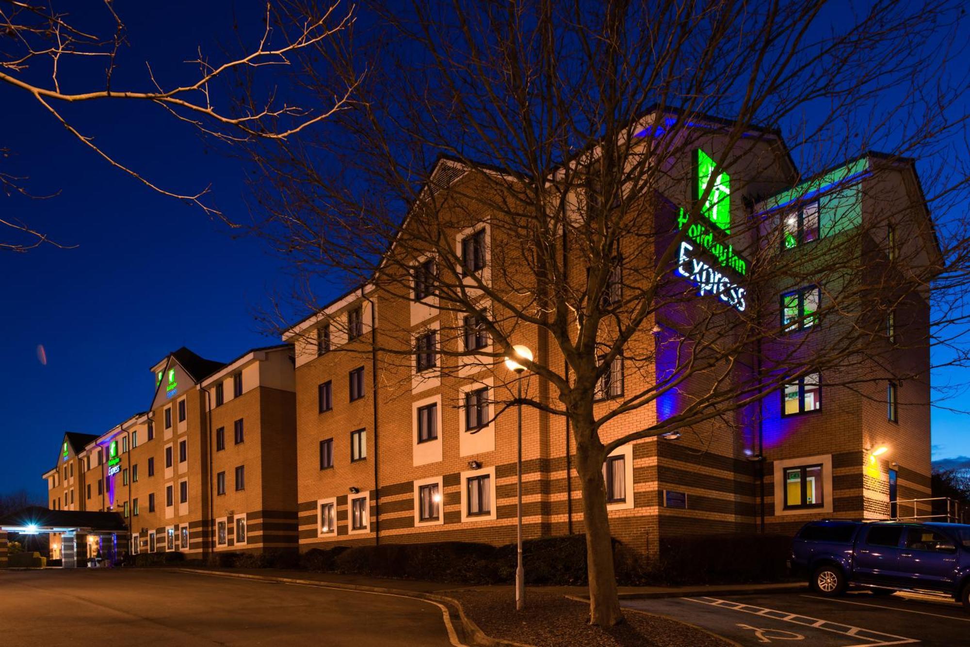 Holiday Inn Express London - Dartford By Ihg Esterno foto